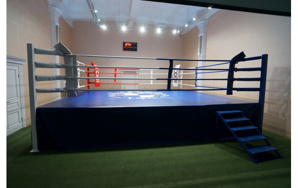 Ринг боксерский на помосте Atlet 8х8 м, высота 1 м, три лестницы,боевая зона 6,1х6,1 м IMP-A435 600_380