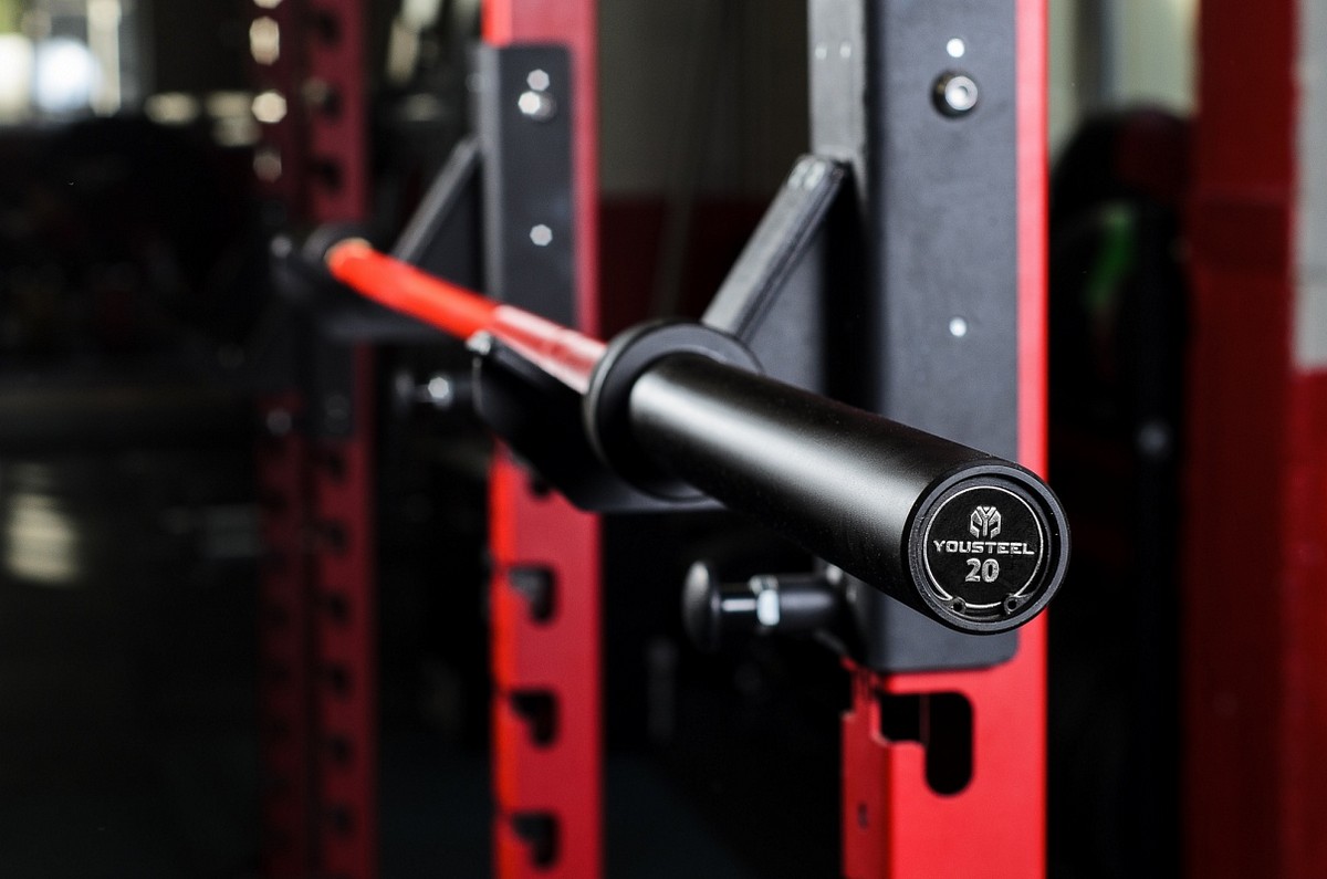 фото Гриф yousteel training bar xf-20, 20 кг, длина 2200 мм, d28 мм, красный + чёрный