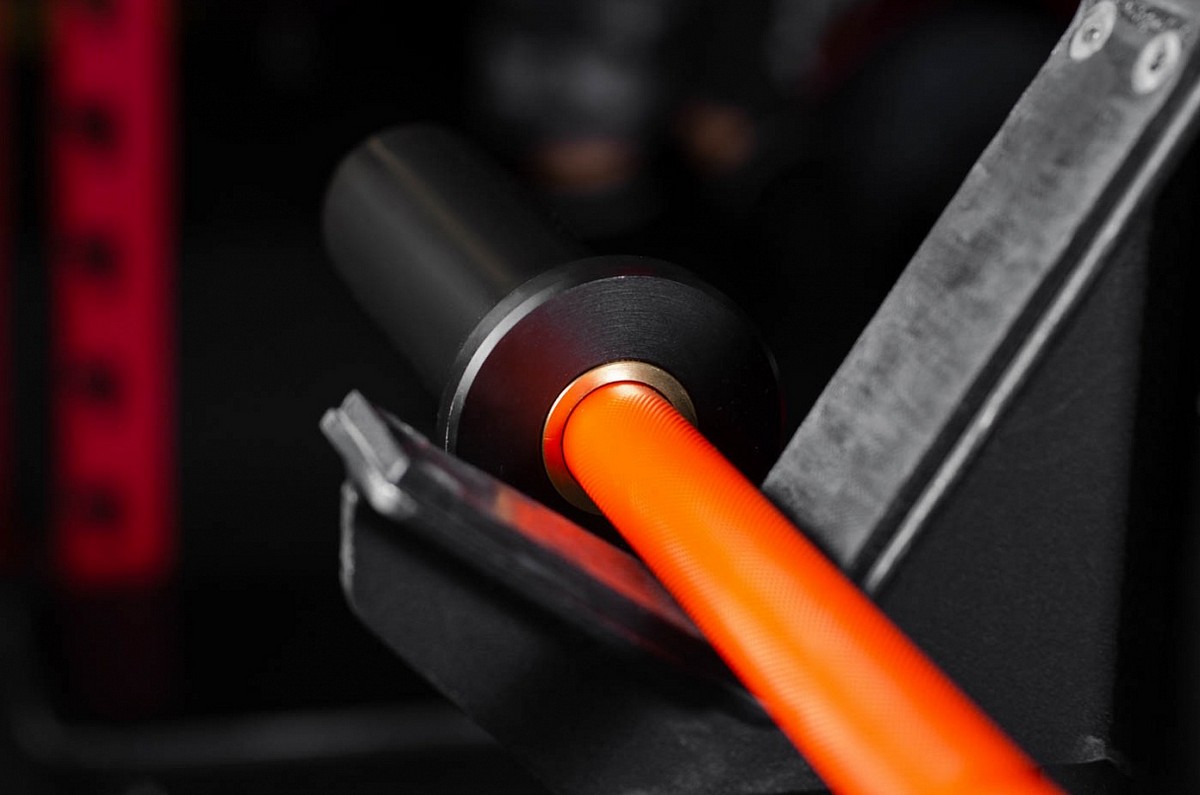 фото Гриф для штанги yousteel crosstraining bar 10 кг, l=168 см, d=50 мм xf-10 оранжевый -черный