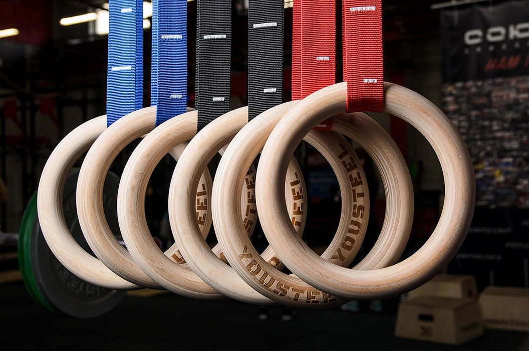 фото Кольца гимнастические yousteel деревянные, d32мм (комплект) красные стропы