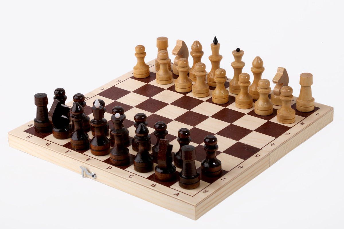 фото Шахматы обиходные лакированные в комплекте с доской p-1 nobrand