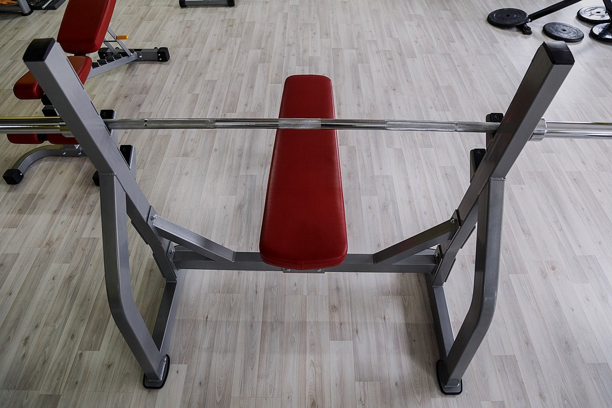 Олимпийская горизонтальная скамья для жима, со стойками Impulse IFOFB 1200_800
