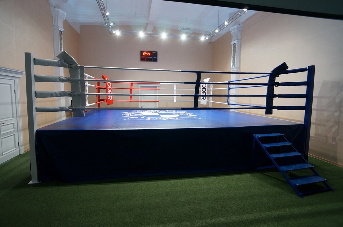 Ринг боксерский на помосте Atlet 5х5 м, высота 1 м, две лестницы, боевая зона 4х4 м IMP-A445 1129_750