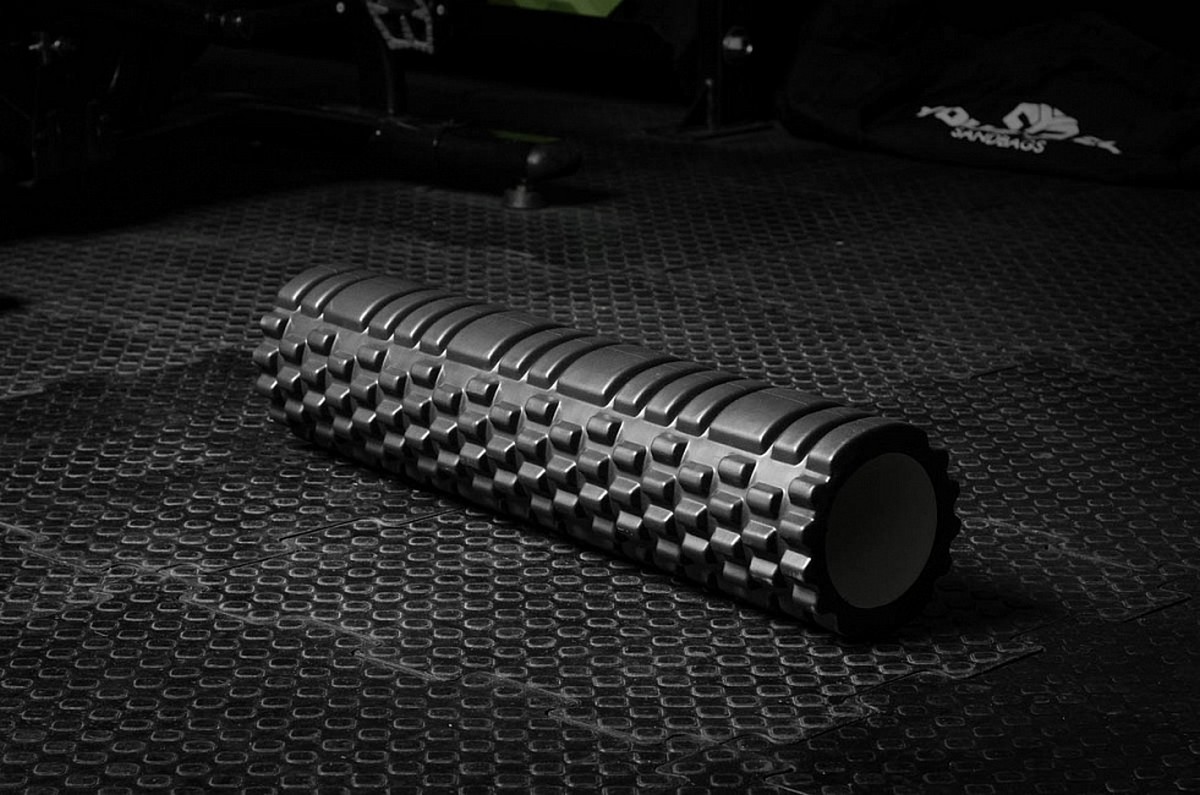 Роллер массажный YouSteel Combi foam roller, 61х15см, черный 1200_795