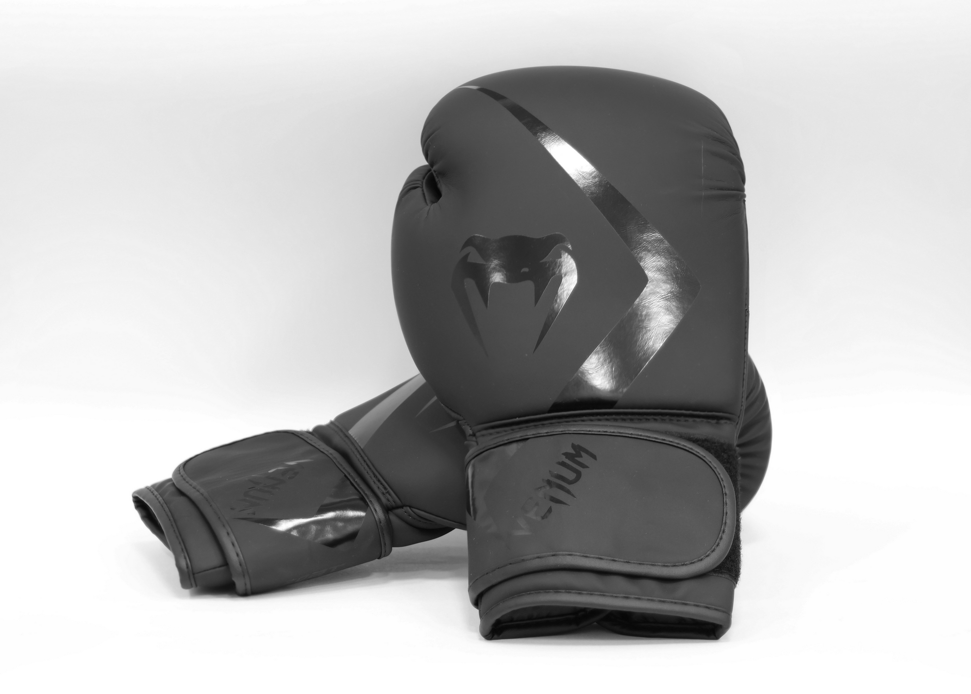 Перчатки тренировочные 14 oz Venum Rumble Advance 05089-114 черный - фото 1