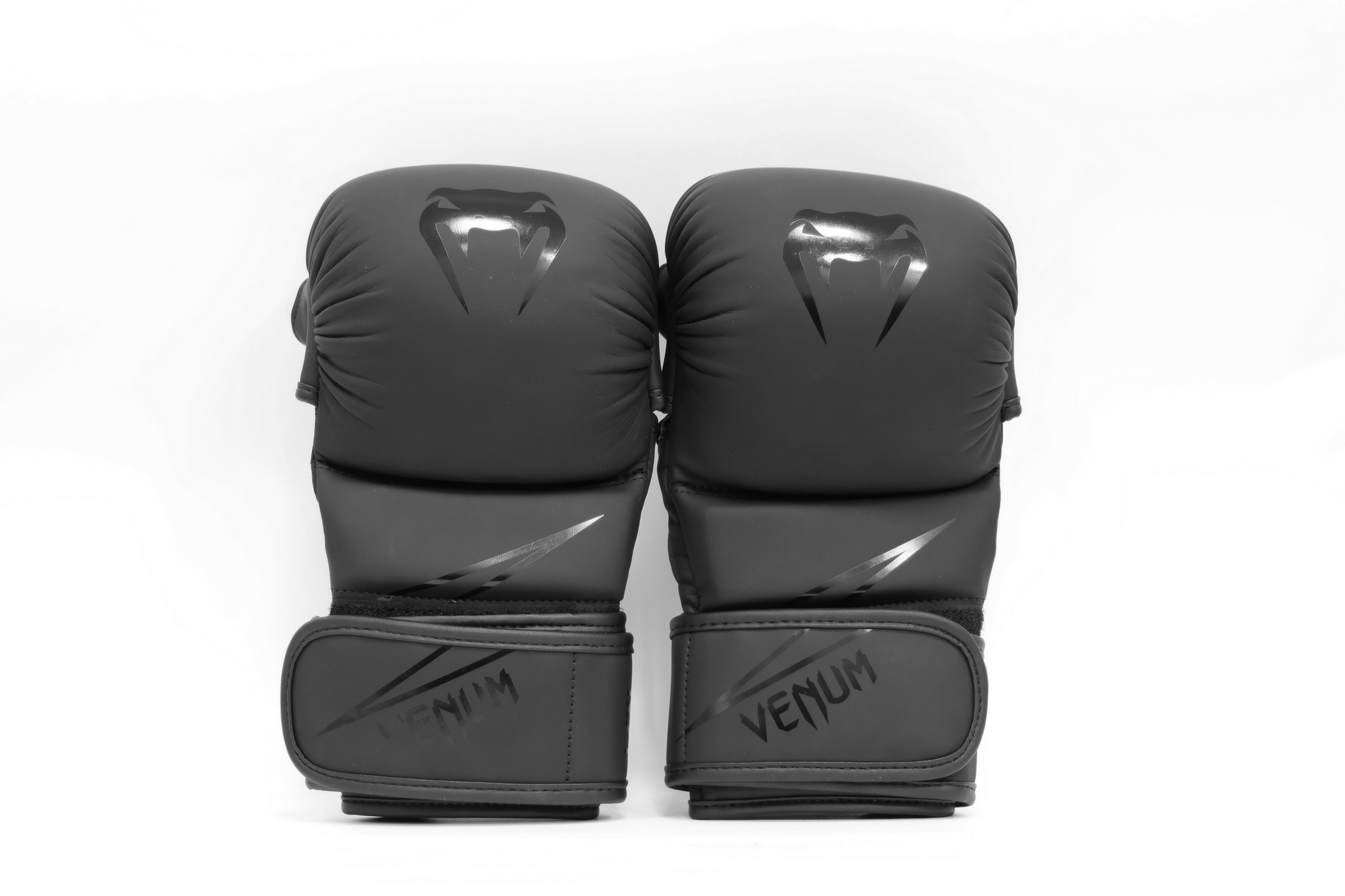 Перчатки MMA Venum Rumble Sparring 05094-114 черный 2000_1333