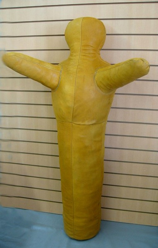 

Манекен для борьбы одноногий 30кг, 1,2м (нат.кожа)