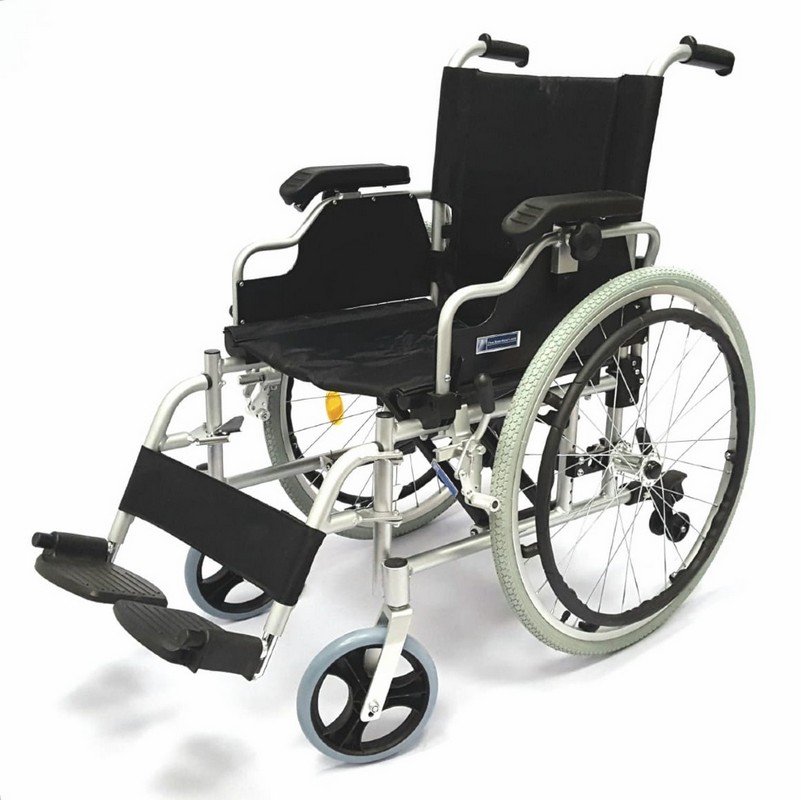 фото Кресло-коляска инвалидная titan deutsch gmbh с принадлежностями (46см, пневмо) ly-710-903 titan deutschland gmbh