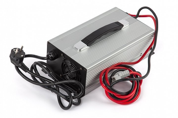Зарядное устройство интелектуальное для Li литиевых аккумуляторов 24V100AH RuTrike 22590