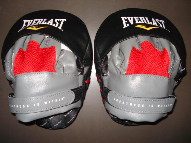 Лапы изогнутые mantis punch mitts красн/черн. Everlast 410000