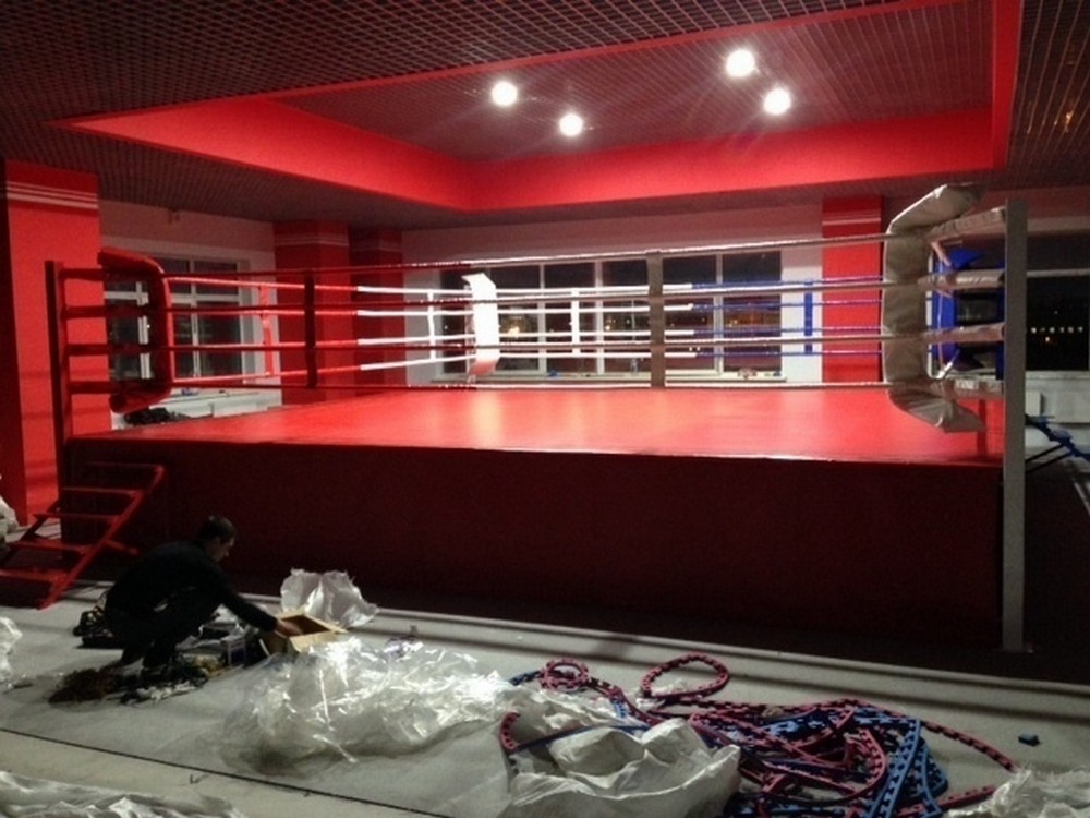 Ринг боксерский на помосте Atlet 7,8х7,8 м, высота 1 м, три лестницы,боевая зона 6,1х6,1 м IMP-E436 1000_750