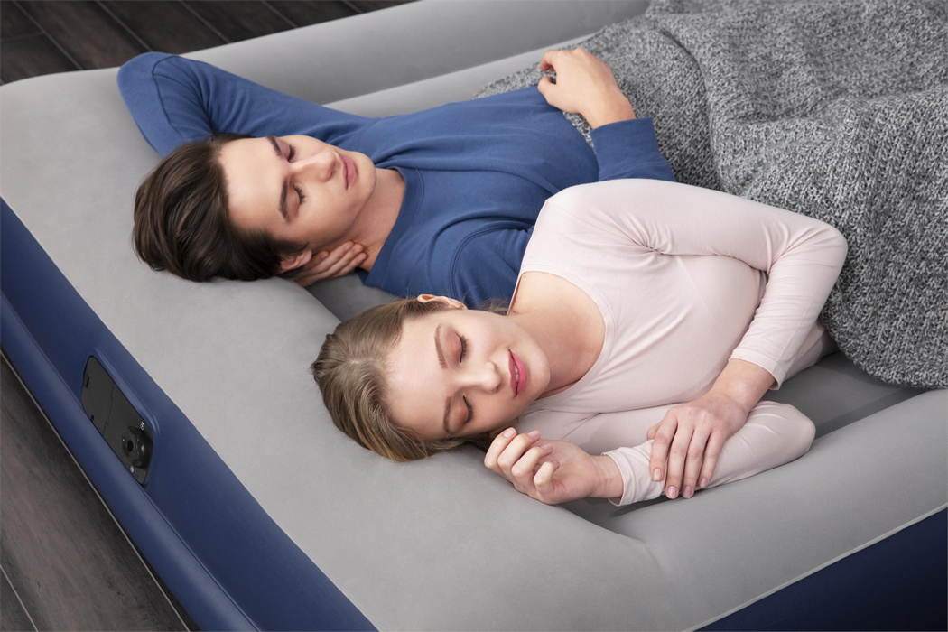 Надувная кровать Bestway Tritech Airbed 203х152х36см с подголовником, встр. электронасос 67725 1050_700