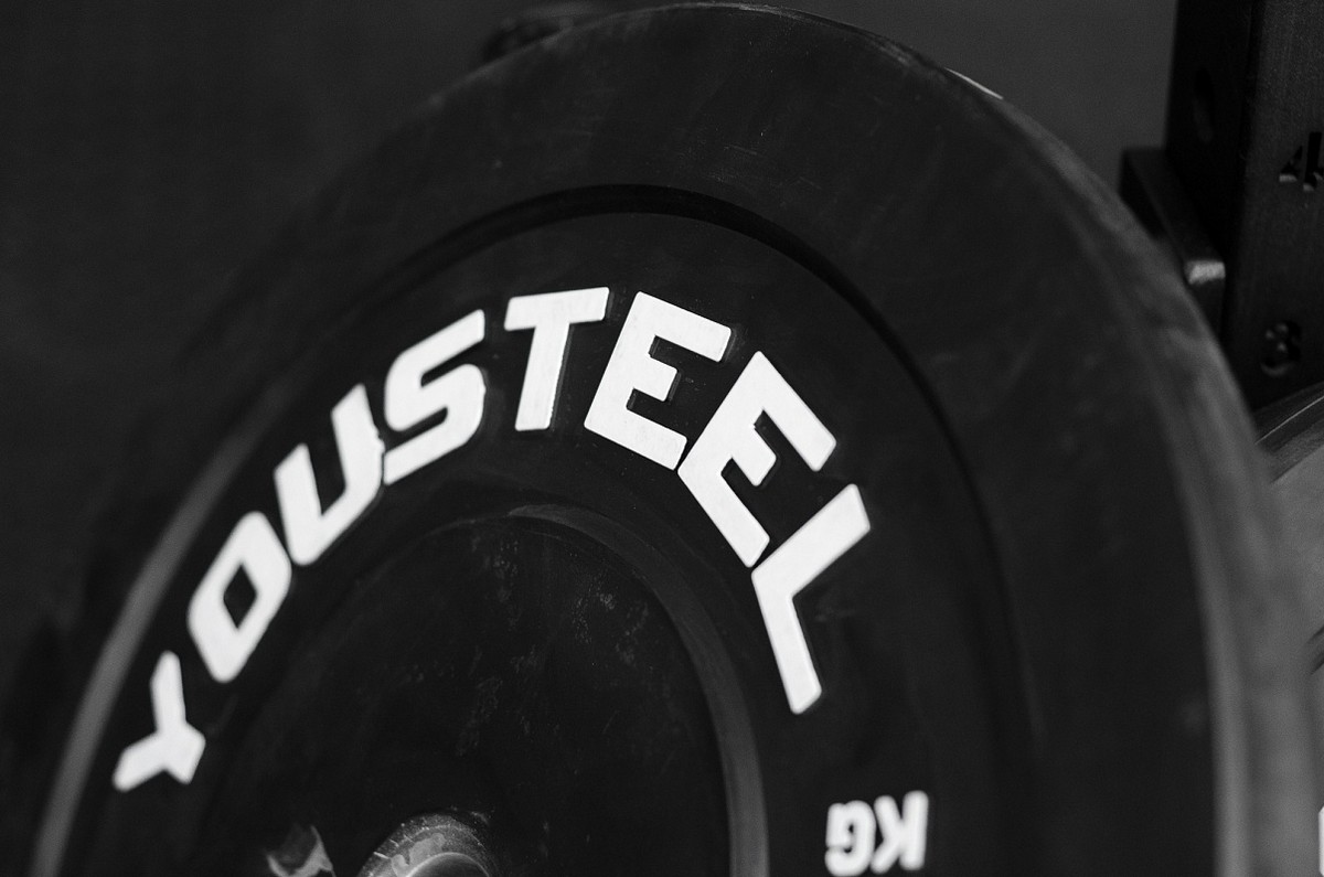 Диск каучуковый для штанги YouSteel тренировочный черный 10кг 1200_795