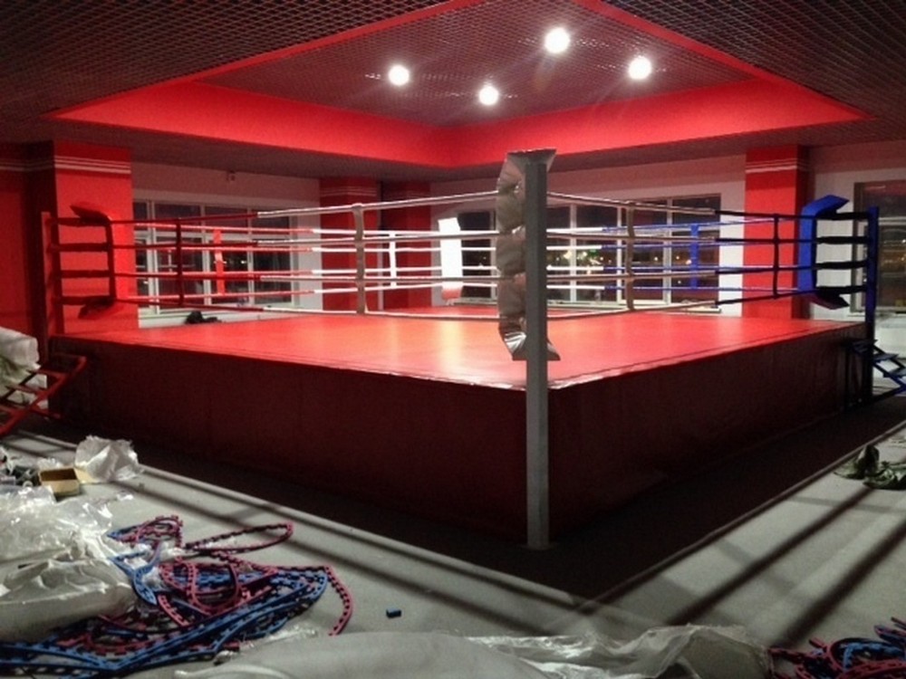 Ринг боксерский на помосте Atlet 7,8х7,8 м, высота 1 м, три лестницы,боевая зона 6,1х6,1 м IMP-E436 1000_750